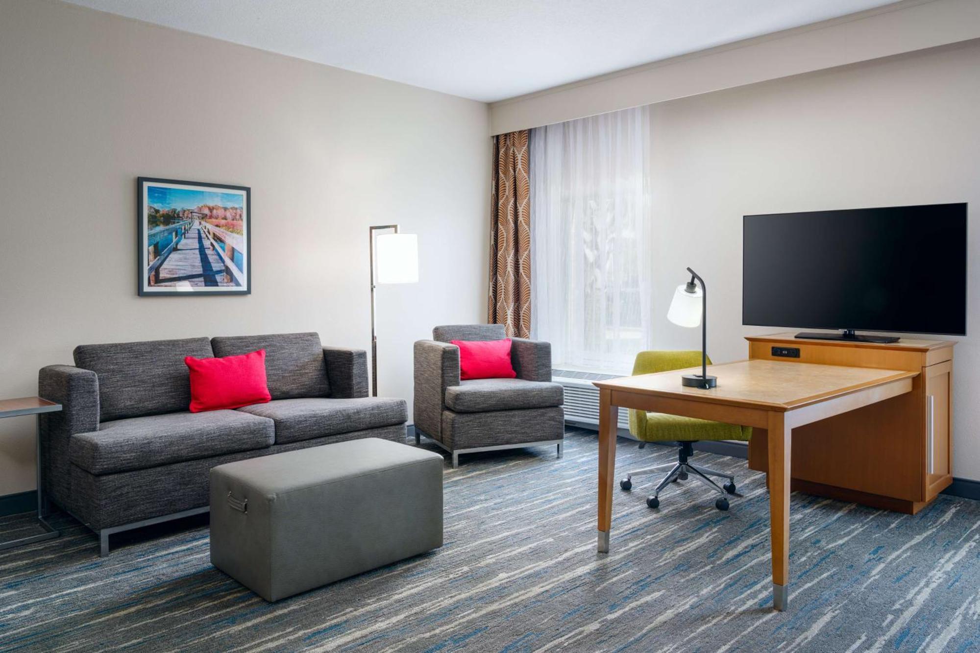 Hampton Inn Плант-Сити Экстерьер фото