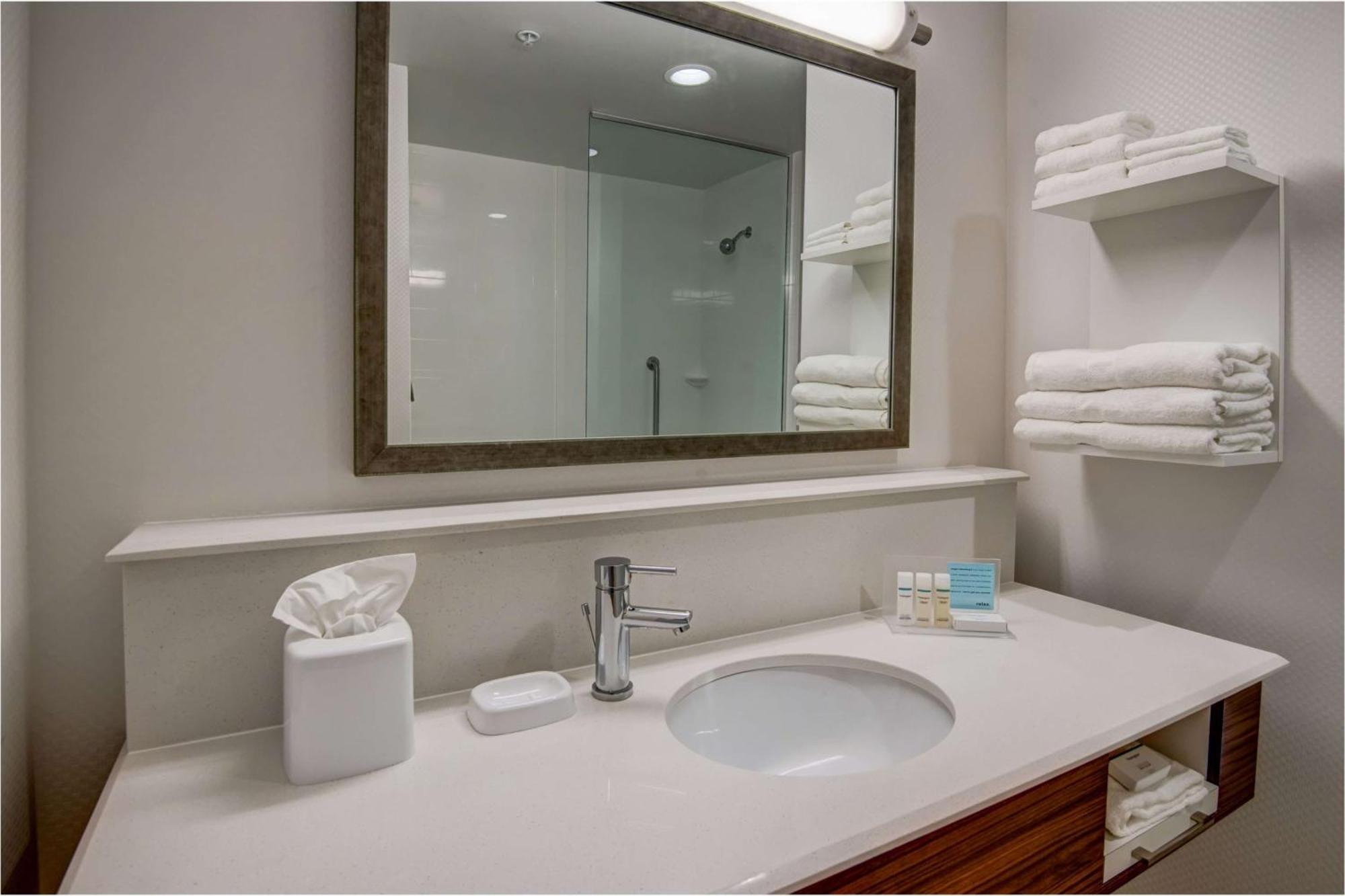 Hampton Inn Плант-Сити Экстерьер фото